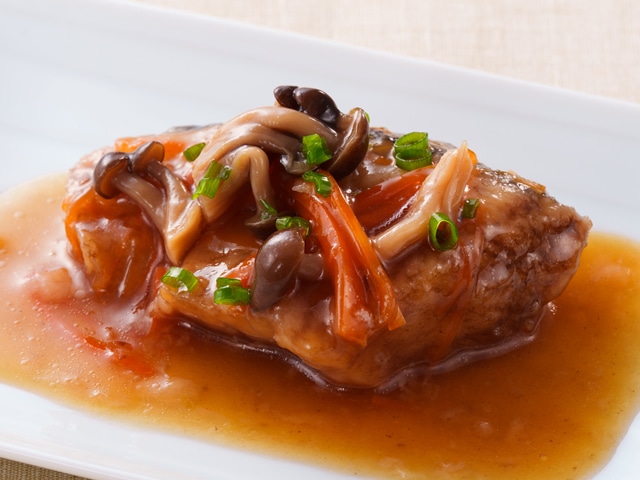 やわらか煮魚　タラのきのこあんかけ