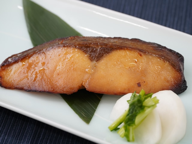 オキメダイ味噌漬焼（かぶの甘酢漬け）