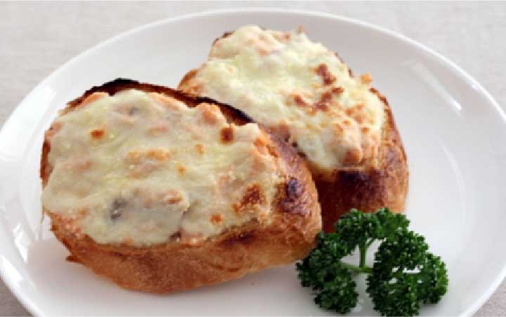 三陸産サケクリーム煮フランスパン