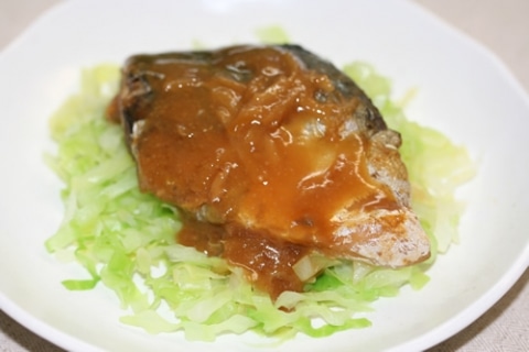 三陸産サバ味噌煮茹でキャベツ添え